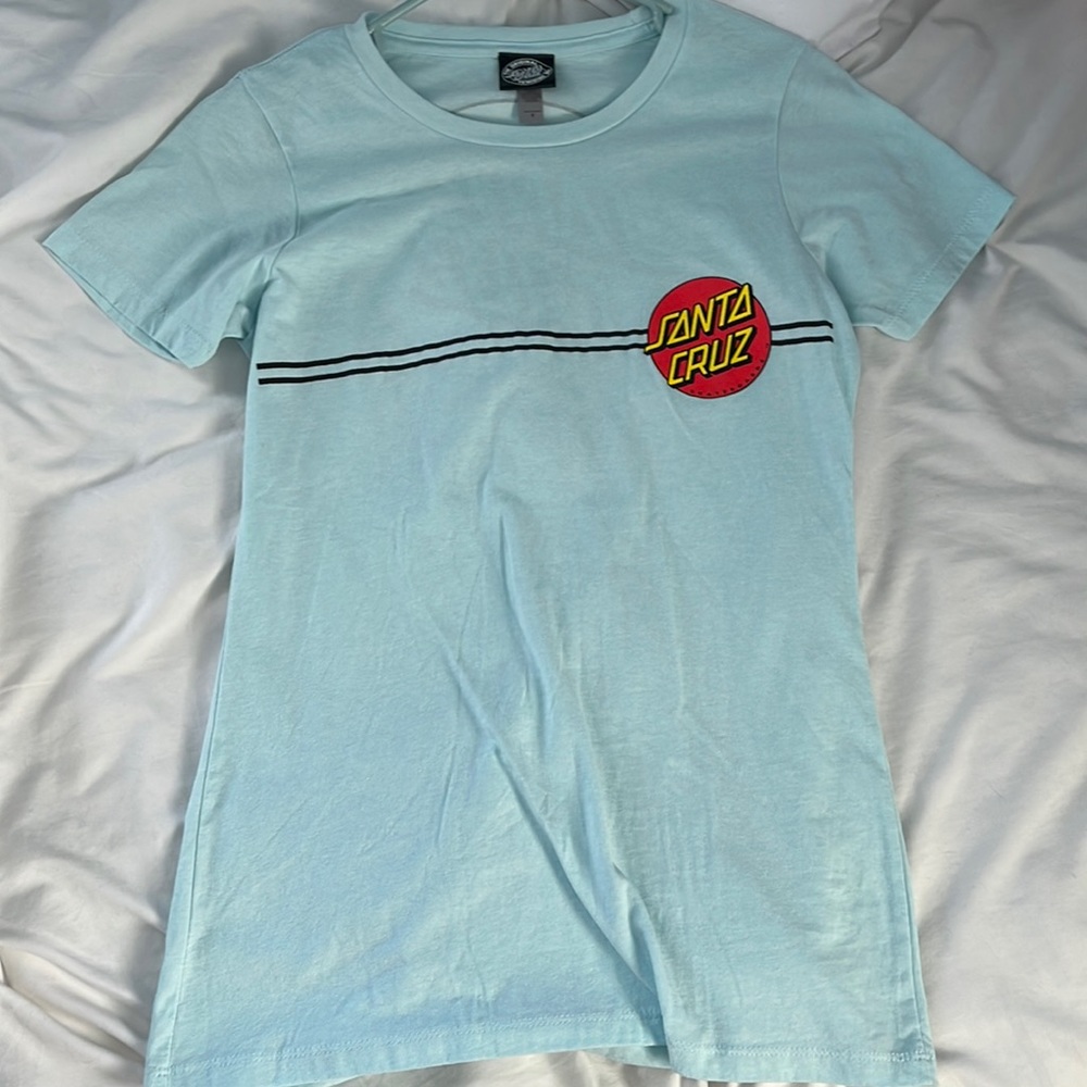 M women’s light blue Santa Cruz Skateboards t-shirt